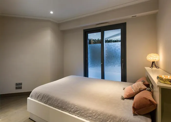 Luxury Garden 2br In The Development Of Cap D'antibes-juan Les Pins *