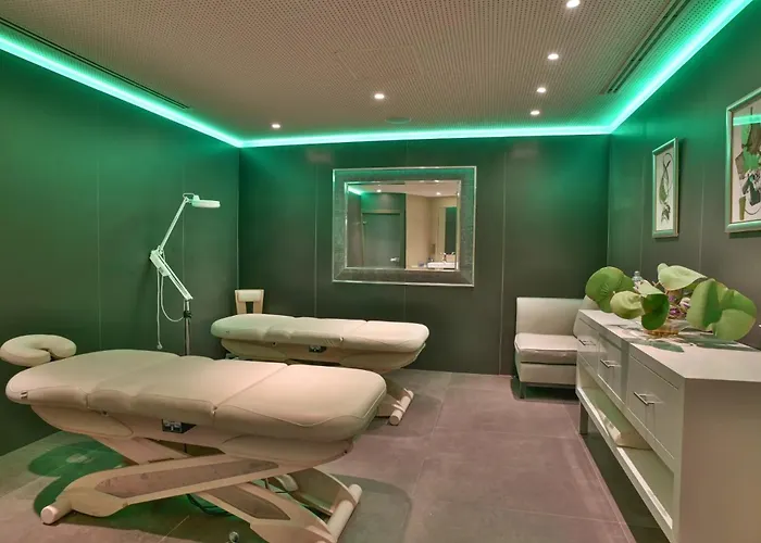 Luxury Garden 2br In The Development Of Cap D'antibes-juan Les Pins Apartment *