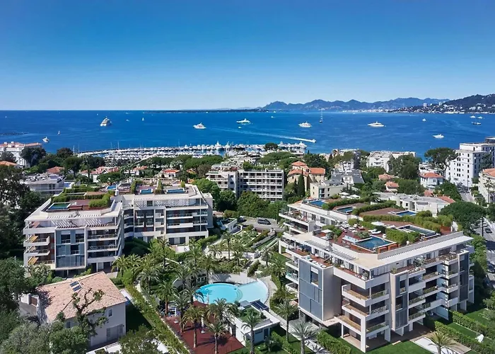 Apartment Luxury Garden 2br In The Development Of Cap D'antibes-juan Les Pins